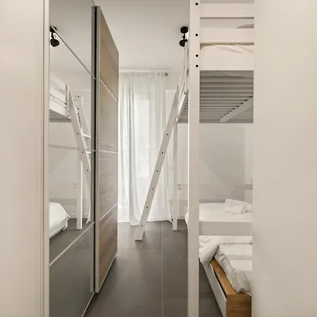 Appartamento Home, 2 Min From Station