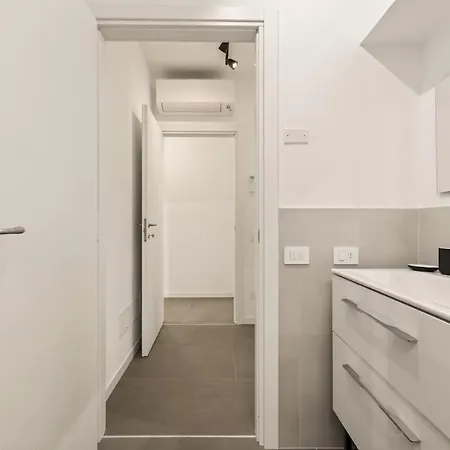 Appartamento Home, 2 Min From Station